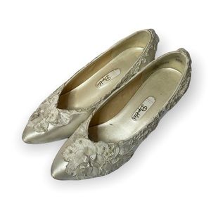 Vintage 80s Dyables White Satin Hand Appliqué Lace Detail Bridal Wedding Heel